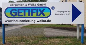 Unser neues Firmenschild - Einfahrt zu unserem Bürogebäude